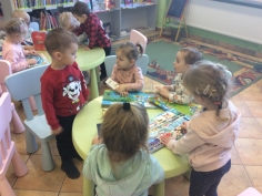 pierwsze_spotkanie_krasnali_z_biblioteka_003