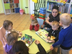 pierwsze_spotkanie_krasnali_z_biblioteka_007