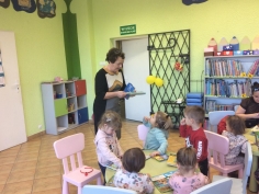 pierwsze_spotkanie_krasnali_z_biblioteka_008