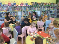 pierwsze_spotkanie_krasnali_z_biblioteka_010