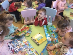 pierwsze_spotkanie_krasnali_z_biblioteka_011