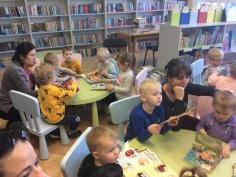 pierwsze_spotkanie_krasnali_z_biblioteka_014