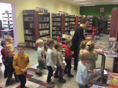pierwsze_spotkanie_krasnali_z_biblioteka_015