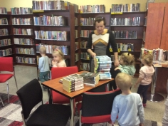 pierwsze_spotkanie_krasnali_z_biblioteka_016