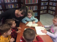 pierwsze_spotkanie_krasnali_z_biblioteka_017