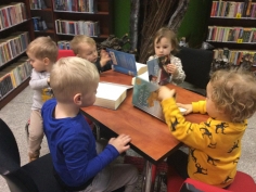 pierwsze_spotkanie_krasnali_z_biblioteka_020