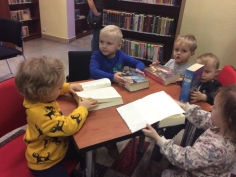 pierwsze_spotkanie_krasnali_z_biblioteka_021