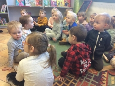pierwsze_spotkanie_krasnali_z_biblioteka_025