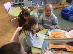 przedszkolaki_w_bibliotece_007